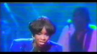 Gladys Knight  End of the Road Medley LIVE [upl. by Arebma]